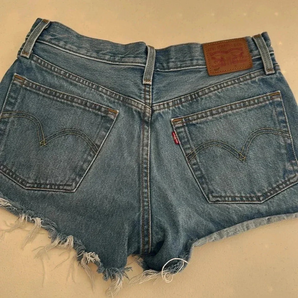 Levi’s - Picture 3 of 3